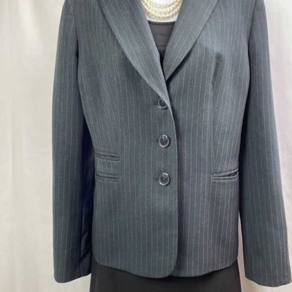 Evan-Picone Suit Dark Gray Pin Stripe Blazer, Size 12 - Picture 3 of 11